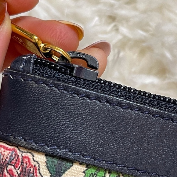 Vintage Gucci XXL Floral Canvas Clutch - Picture 4 of 16